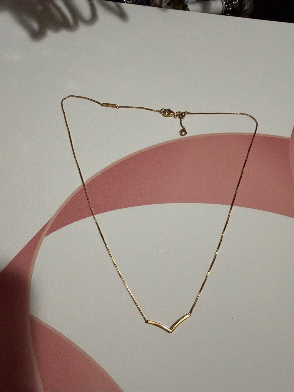 Pandora box chain with a v shape
